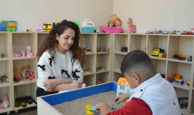 Kum terapisi ile çocuklar travmalarından kurtuluyor