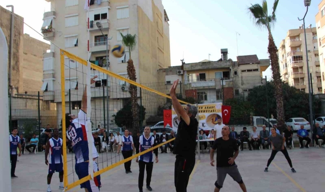 Kumluca'da öğretmenler arası voleybol turnuvası düzenlendi