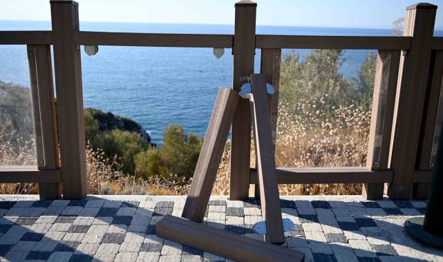 Kuşadası Belediyesi kamu malına zarar verenler ile çalanlardan şikayetçi oldu