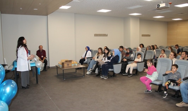 Kütahya Şehir Hastanesi'nde diyabetli çocuk ve ailelerine diyabet eğitimi
