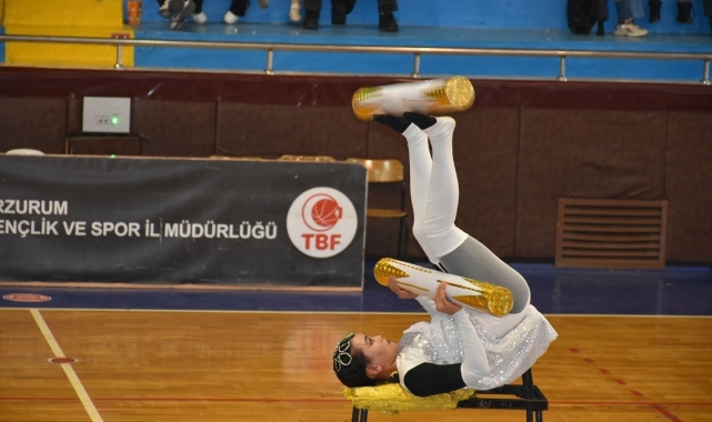 Madagaskar Sirki Erzurum'da nefes kesti