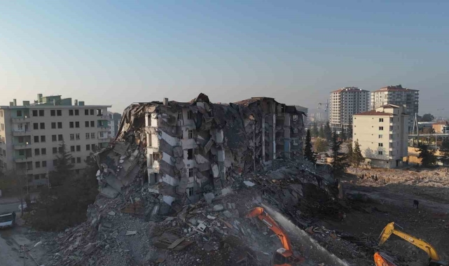 Malatya'da 5 katlı bina korna sesi ile yıkıldı
