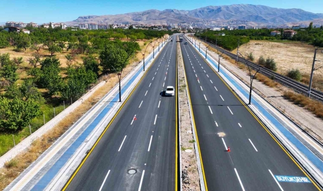 Malatya'da, trafik güvenliği için 920 bin metre yol çizgi çalışması yapıldı