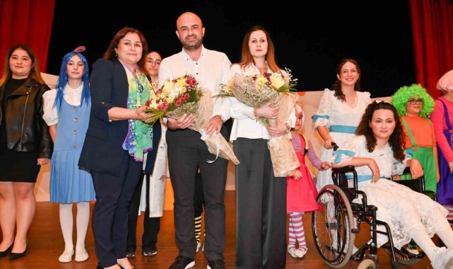 Manavgat Belediyesi Kent Tiyatrosu'ndan "Bilime Engelsiz Seyahat" prömiyeri