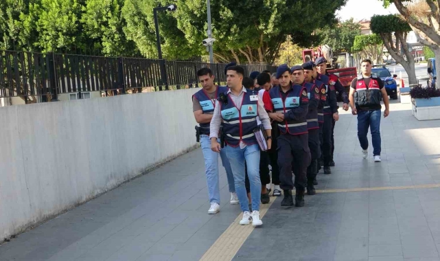 Manavgat'ta uyuşturucu imalathanesine baskın: 5 gözaltı
