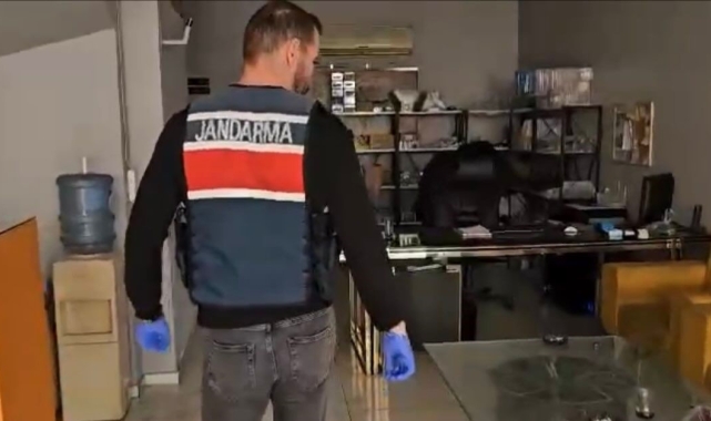 Manisa'da jandarmadan 5 milyon liralık kaçakçılık operasyonu