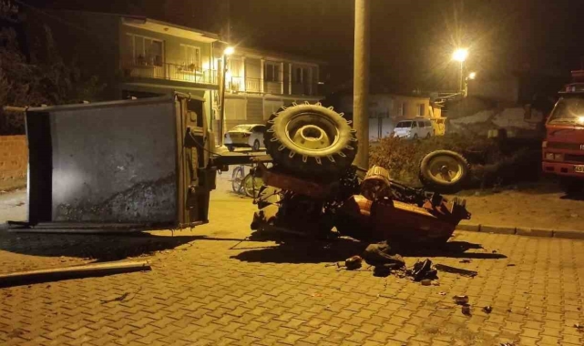 Manisa'da traktör devrildi, sürücü ölümden döndü