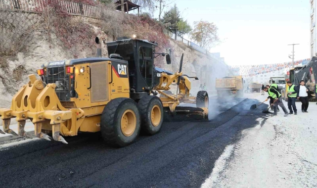 Mardin Büyükşehir Belediyesinden yol bakım ve onarım çalışmaları