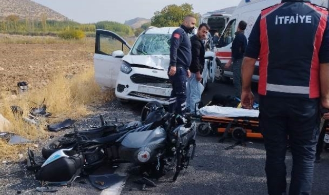 Mardin'de hafif ticari araç ile motosiklet çarpıştı: 2 yaralı