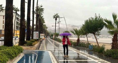 Marmaris'te sağanak yağış etkisini sürdürüyor