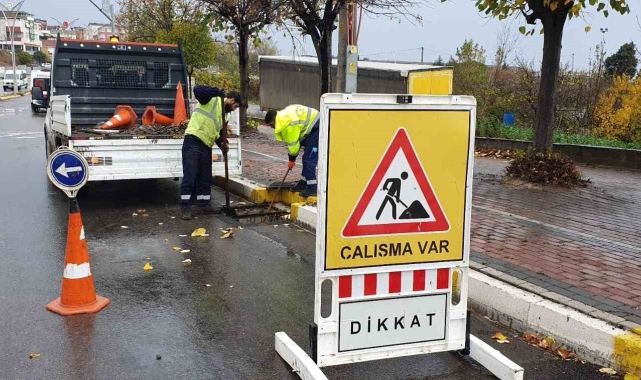 Mazgal ve menfez temizliği yapılıyor