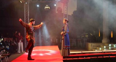 Mersin'de 'Bolkarlar'dan Toroslar'a Desenlerin Sırrı' temalı defile düzenlendi