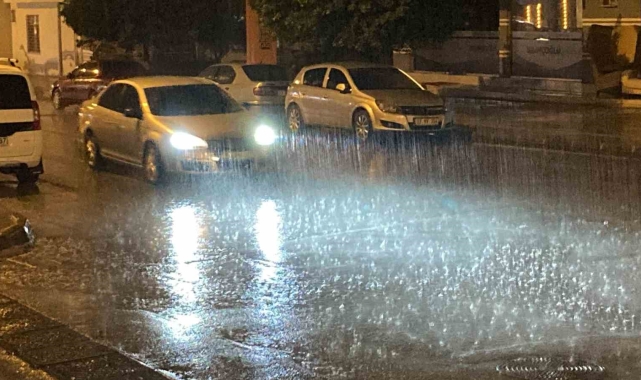 Mersin'in yüksek kesimlerinde kar, sahilde yağmur etkili oldu
