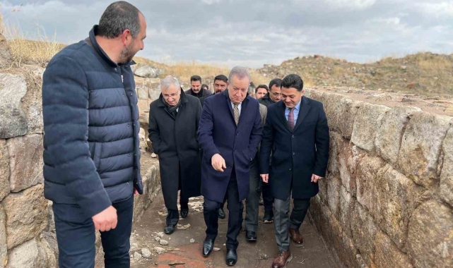 MHP Genel Başkan Yardımcısı Durmaz, Ani Ören Yerini ziyaret etti
