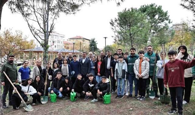Millet Bahçesi'ne 30 fıstık çamı dikildi