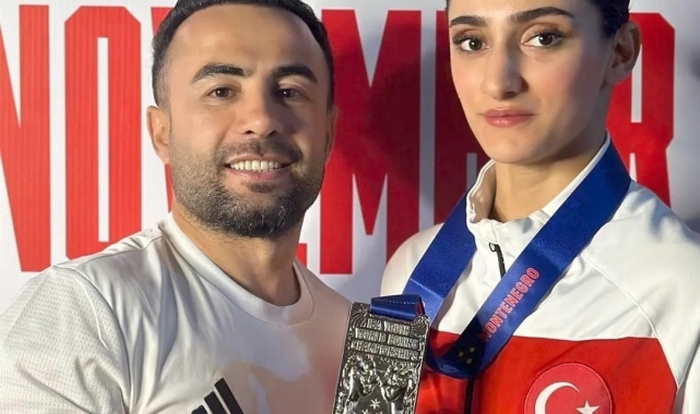 Milli sporcu Pınar Benek'ten Gençler Dünya Boks Şampiyonası'nda gümüş madalya