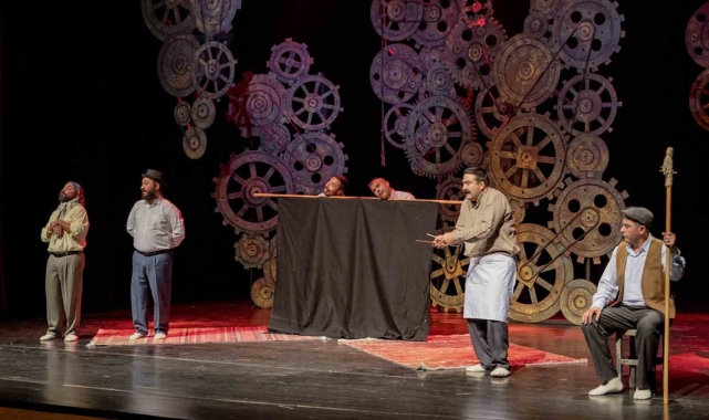 'Misafir' oyunu emekliler için sahnelendi