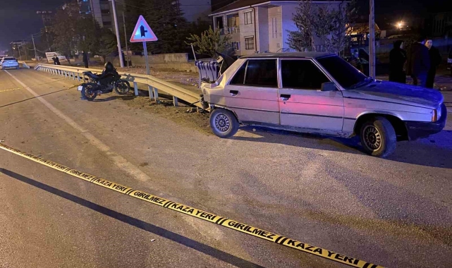 Motosiklet otomobile çarptı, kaza kameraya yansıdı