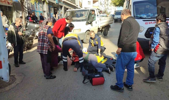 Motosikletin yayaya çarptığı kazada 1'i ağır 3 kişi yaralandı