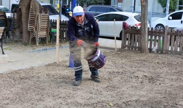 Muradiye parkları yeşillendiriliyor