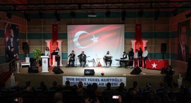 Muş'ta Öğretmenler Günü tören ile kutlandı