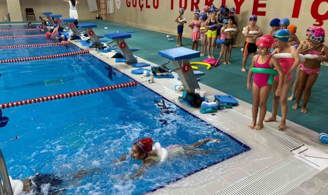 Nazilli'de minikler suyla buluşmaya devam ediyor