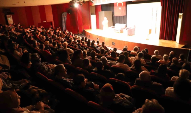 Nazillili vatandaşlardan Aydın Büyükşehir Belediyesi Şehir Tiyatroları'na tam not
