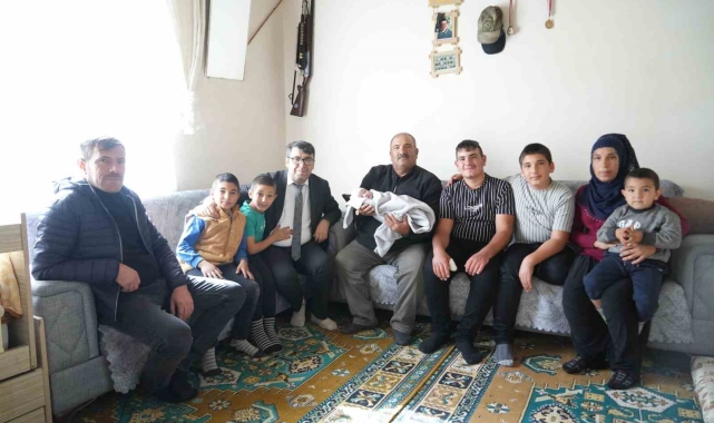 Niğde'de 10 erkek çocuğu olan babanın kız olmasını umduğu 11. çocuğu da erkek oldu