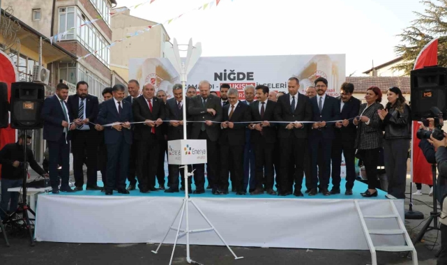 Niğde'nin iki ilçesi birden doğal gaza kavuştu