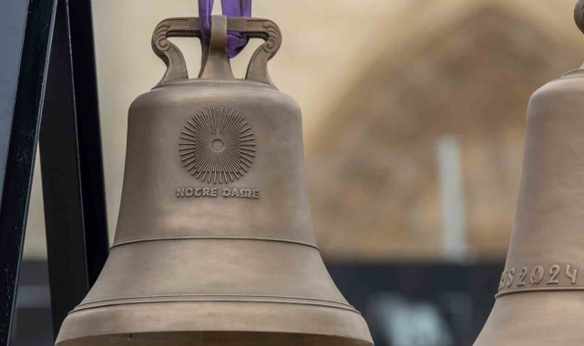 Notre-Dame Katedrali'nde çanlar 2019 yılından bu yana ilk kez çaldı