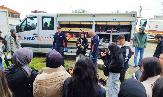 Öğrenciler afet ve acil durumlar hakkında bilgilendirildi