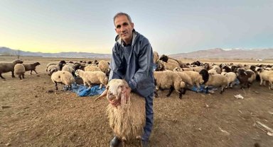 Okulda öğretmen köyde çiftçi