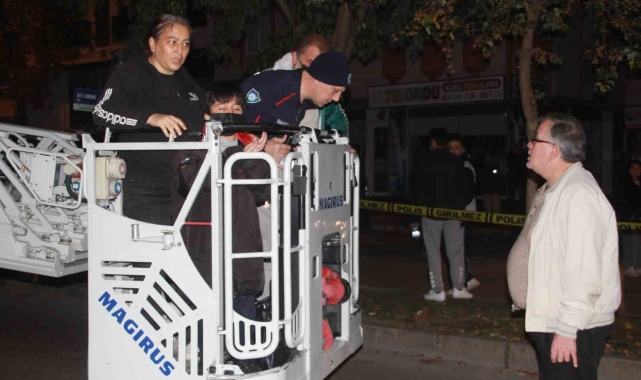 Ordu'da 5 katlı binanın deposunda yangın: 14 kişi tahliye edildi, 1 kişi dumandan etkilendi
