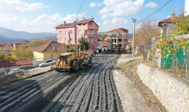 Orhaneli'de asfalt çalışmaları başladı