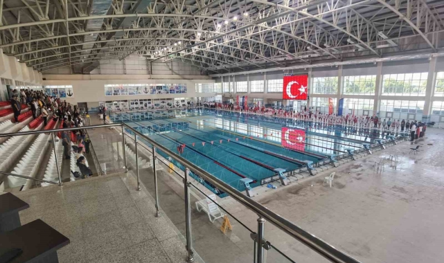 Osmaniye'de 29 Ekim Cumhuriyet Kupası Yüzme Şenliği düzenlendi
