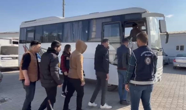Osmaniye'de durdurulan otobüste 10 kaçak göçmen yakalandı