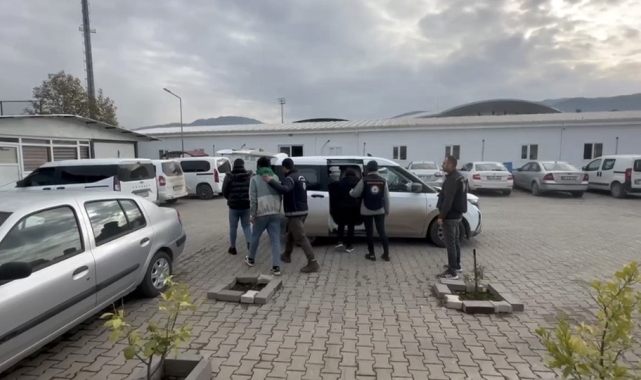 Osmaniye'de durdurulan otobüste 4 kaçak göçmen yakalandı