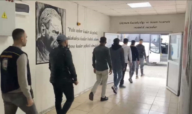 Osmaniye'de durdurulan otobüste 6 kaçak göçmen yakalandı