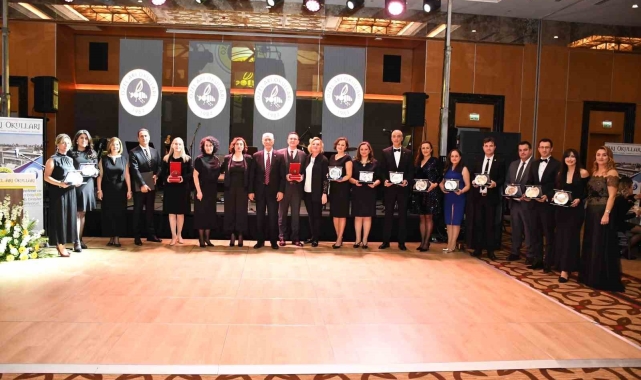 Özel Arı Okulları'ndan Öğretmenler Günü'ne coşkulu kutlama