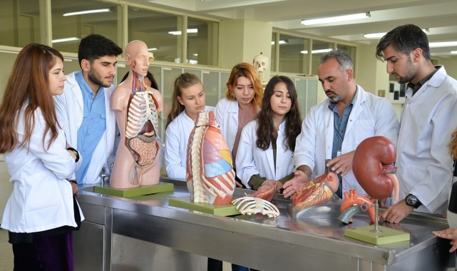 Paylaşımcı toplum derneği'nin tıp öğrencilerine desteği devam ediyor