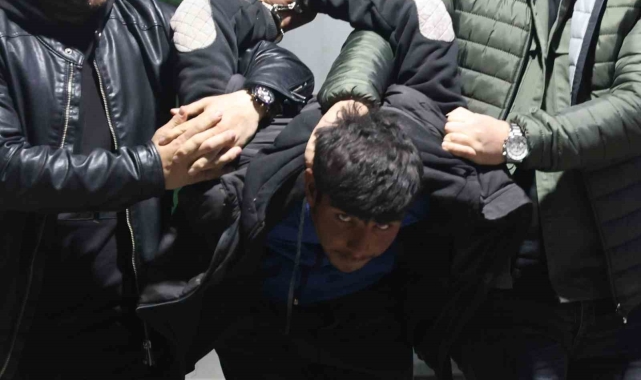 "Polisimizi seviyoruz" diyen firarinin yakalanma anına ait kamera görüntüsü ortaya çıktı