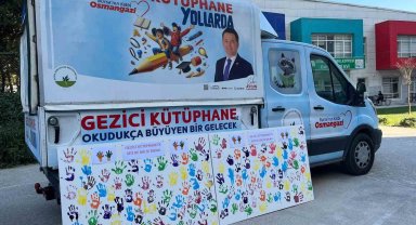Rengarenk elleriyle Gezici Kütüphaneye iz bıraktılar