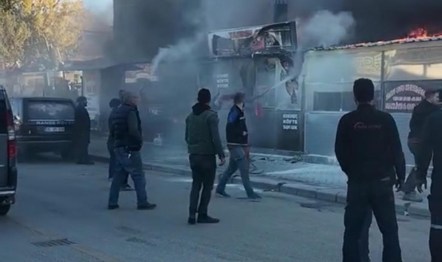Restoranda çıkan yangını söndürmek için seferber oldular