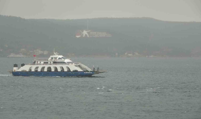 Saatteki hızı 75 kilometreyi bulan fırtına nedeniyle Bozcaada ve Gökçeada'ya feribot seferleri yapılamıyor