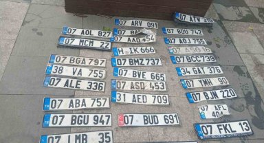 Sağanak sonrası düşen plakasını bulamayan sürücüler oraya koştu