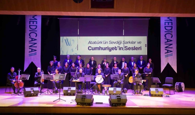 Sağlık çalışanlarının kurduğu koro izleyicilerden tam not aldı