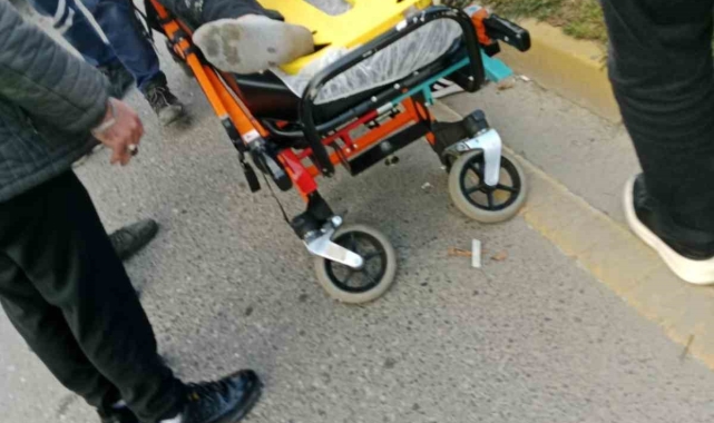 Sakarya'da motosiklet refüje çarptı: 1 yaralı