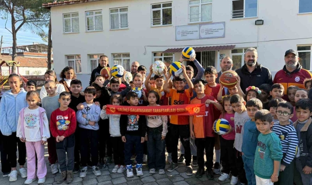 Salihli'deki Galatasaray taraftarlarından okula spor malzemesi desteği
