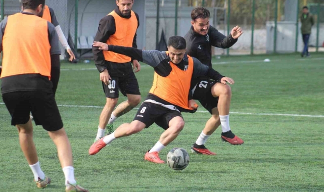 Şampiyonluk mücadelesi veren 2 takım kozlarını paylaşacak