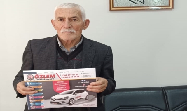 Samsun'da 64 yaşındaki kişi sürücü belgesi aldı